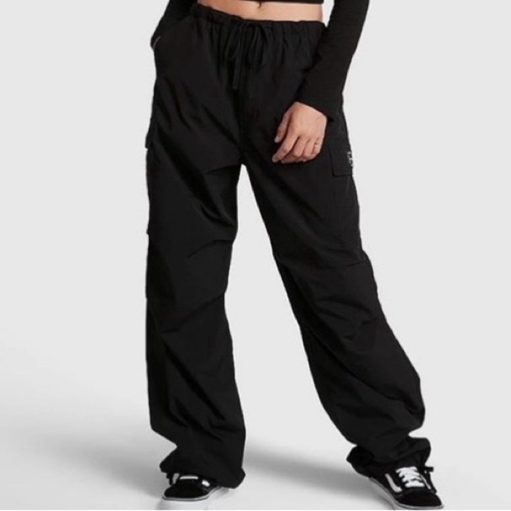 VICTORIA’S SECRET PINK CHLOE X HALLE Women’s Parachute Pants Black Athleisure M - Picture 11 of 11